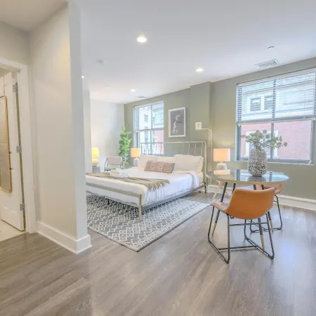 Sleek Fidi Studio Close To Public Transit
